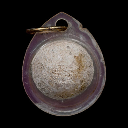 Look Om (piccolo amuleto sacro a forma di sfera) realizzato da Khun Mae Boon Ruen nel BE 2499 (1956)